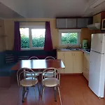 Campsite Le Figuier Mobil 6 Personnes Le Bel Air En Quercy Limogne-en-Quercy